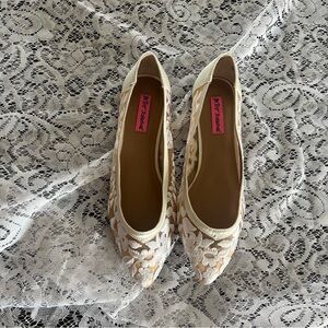Betsey Johnson Bridal Lace Flats Cream Floral Embroidered Pointed Toe